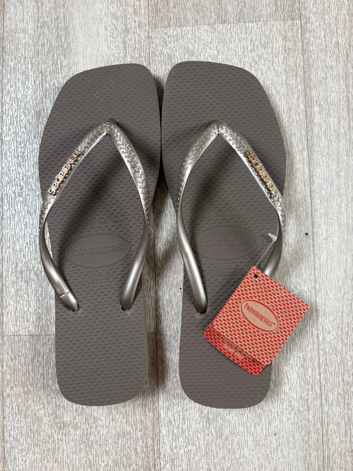 Havaianas square logo metallic brown, Kleding | Dames, Schoenen, Slippers, Bruin, Nieuw, Ophalen of Verzenden