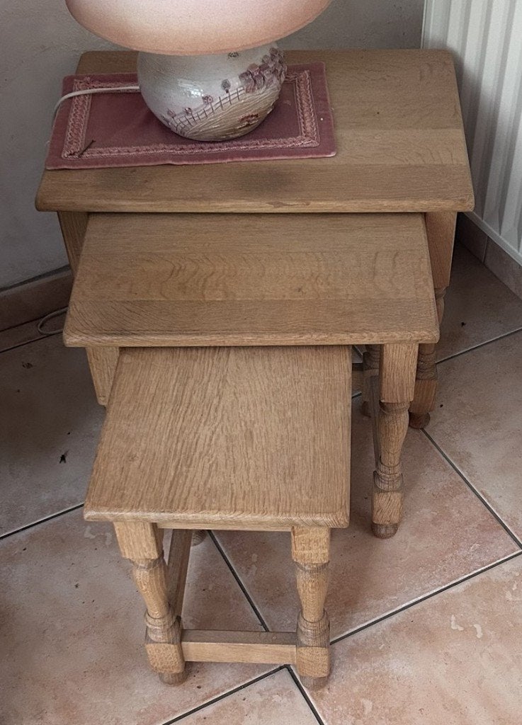 3 petites tables gigognes en chêne massif, Maison & Meubles, Tables | Tables de salon, Neuf, Enlèvement, Chêne, Moins de 50 cm