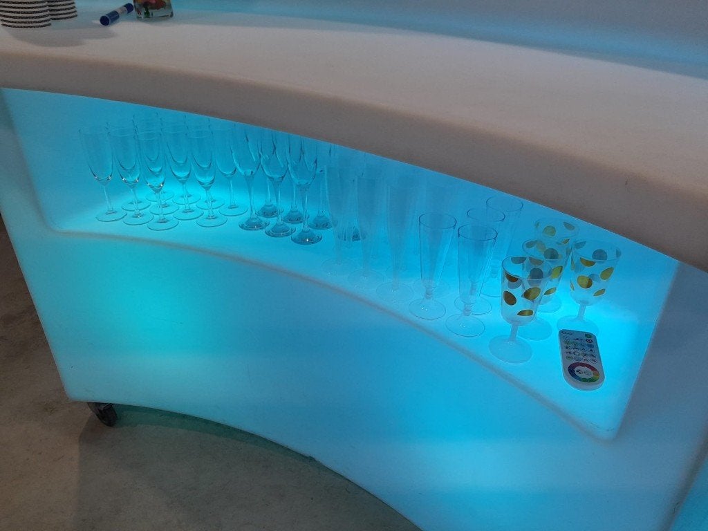 Bar met ijsbakken en ledverlichting te huur, Ophalen