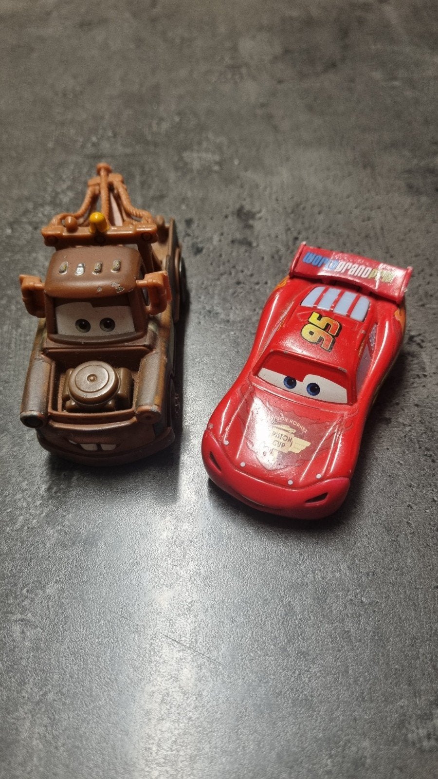 "Lights & Sounds" die-cast serie van Mattel uit 2011, Enlèvement ou Envoi
