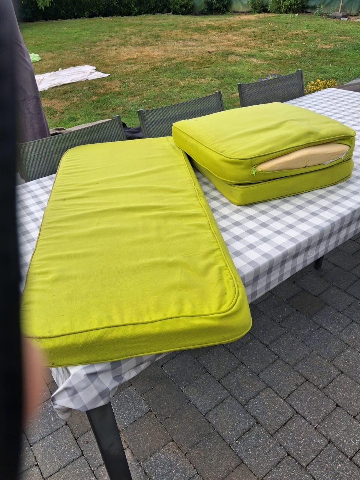 coussins de salon, Enlèvement