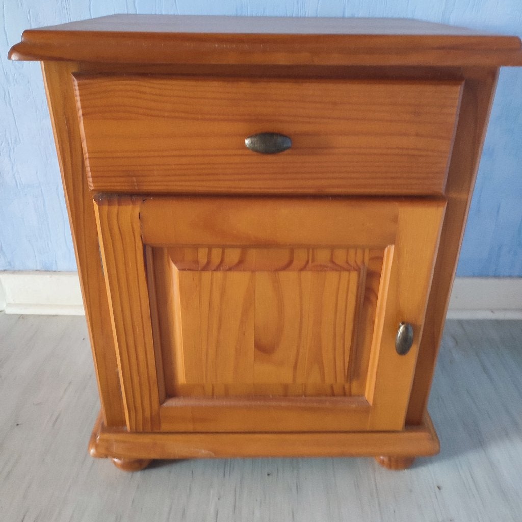2 tables de chevet en pin, Enlèvement, Comme neuf, Bois