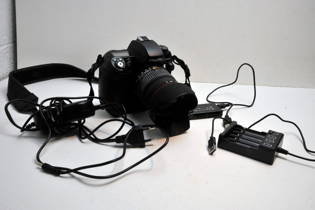 Fujifilm Finepix SB3 Pro, TV, Hi-fi & Vidéo, Pare-soleil, Enlèvement ou Envoi, 12 mégapixels, 4 à 7 fois