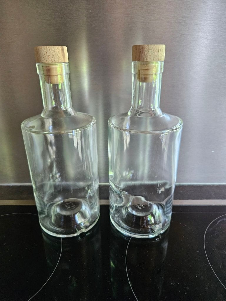 Lot de 2 bouteilles en verre avec capuchon 750 ml, Maison & Meubles, Enlèvement ou Envoi, Utilisé, Verre, Pichet