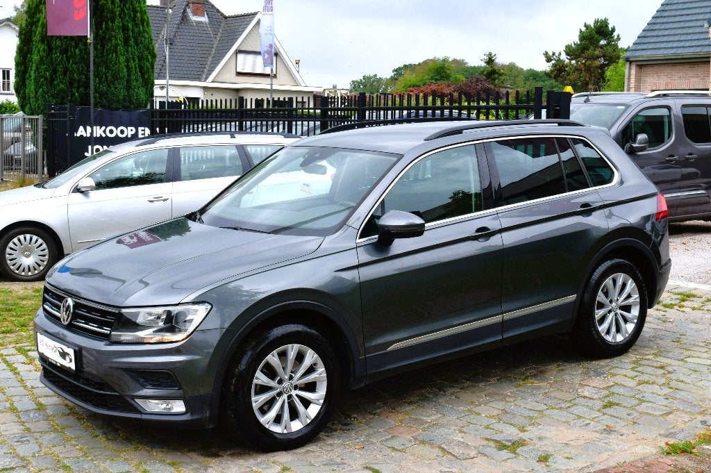 Vw Tiguan 1.4TSi/DSG/1st Owner/HISTORY/GARANTIE, Auto's, Dealer onderhouden, Stof, 4 cilinders, Bedrijf