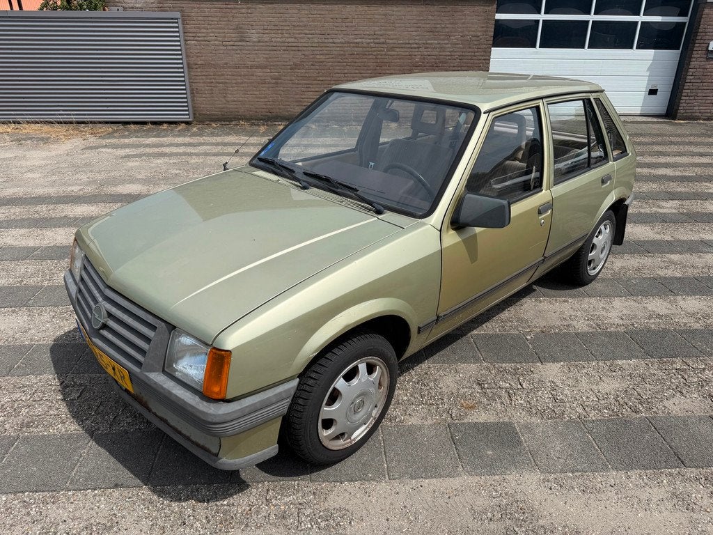 Opel Corsa 1.2S LS 1985 Apk keuring tot 03-2028 5 deurs, Autos, Opel, Achat, Boîte manuelle, 373 kg, 5 portes