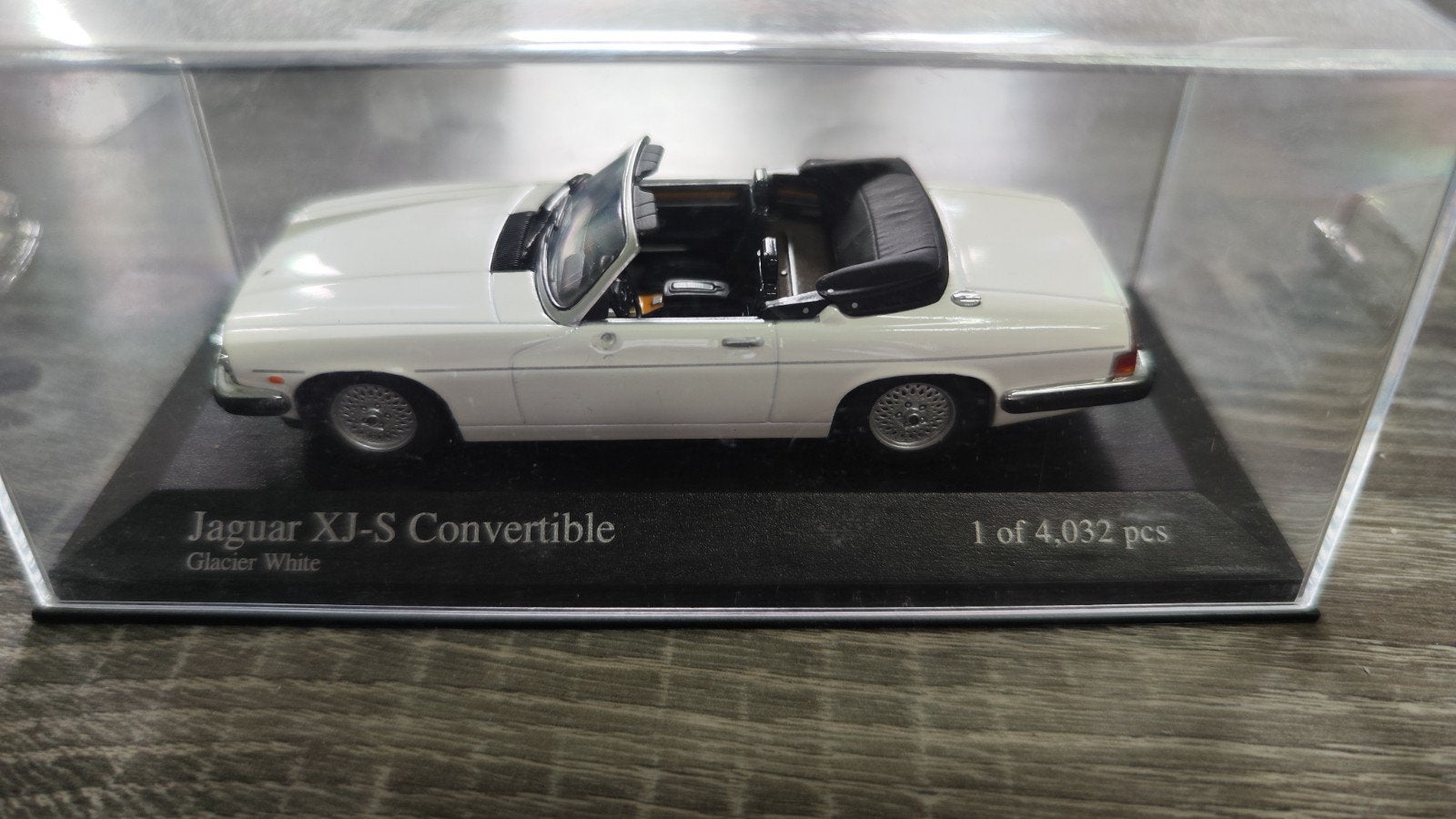 Jaguar XJ-S Cabriolet V12 Glacier White 1/43 - Minichamps, Antiek en Kunst, Ophalen of Verzenden