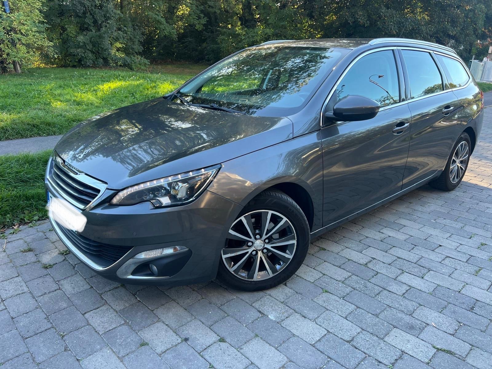 Peugeot 308 1.6HDI tel watsap 0032484718956, Autos, Achat, Entreprise, Boîte manuelle, Entretenue par le concessionnaire