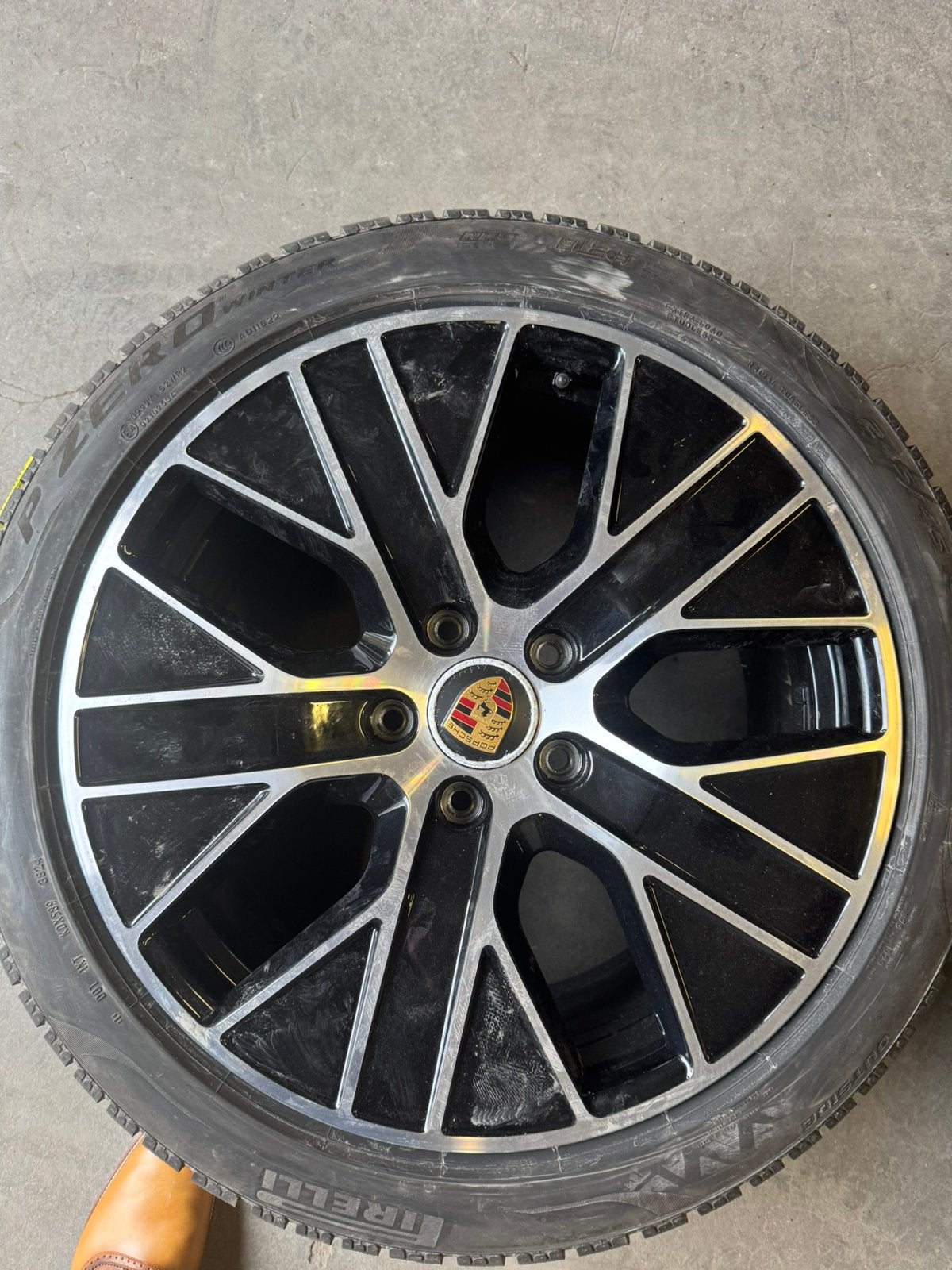 Porsche Taycan Turbo Aero velgen met Pirelli winterbanden, Auto-onderdelen, Banden en Velgen, Ophalen, Winterbanden, Band(en)