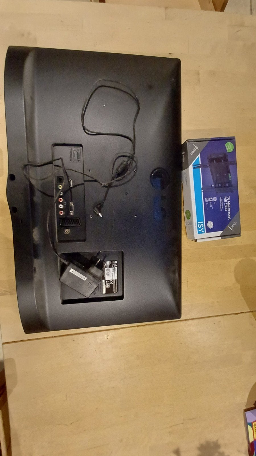 LG 28" scherm + muurbeugel, Games en Spelcomputers, Spelcomputers | Sony PlayStation 3, Ophalen, Gebruikt, Zonder controller