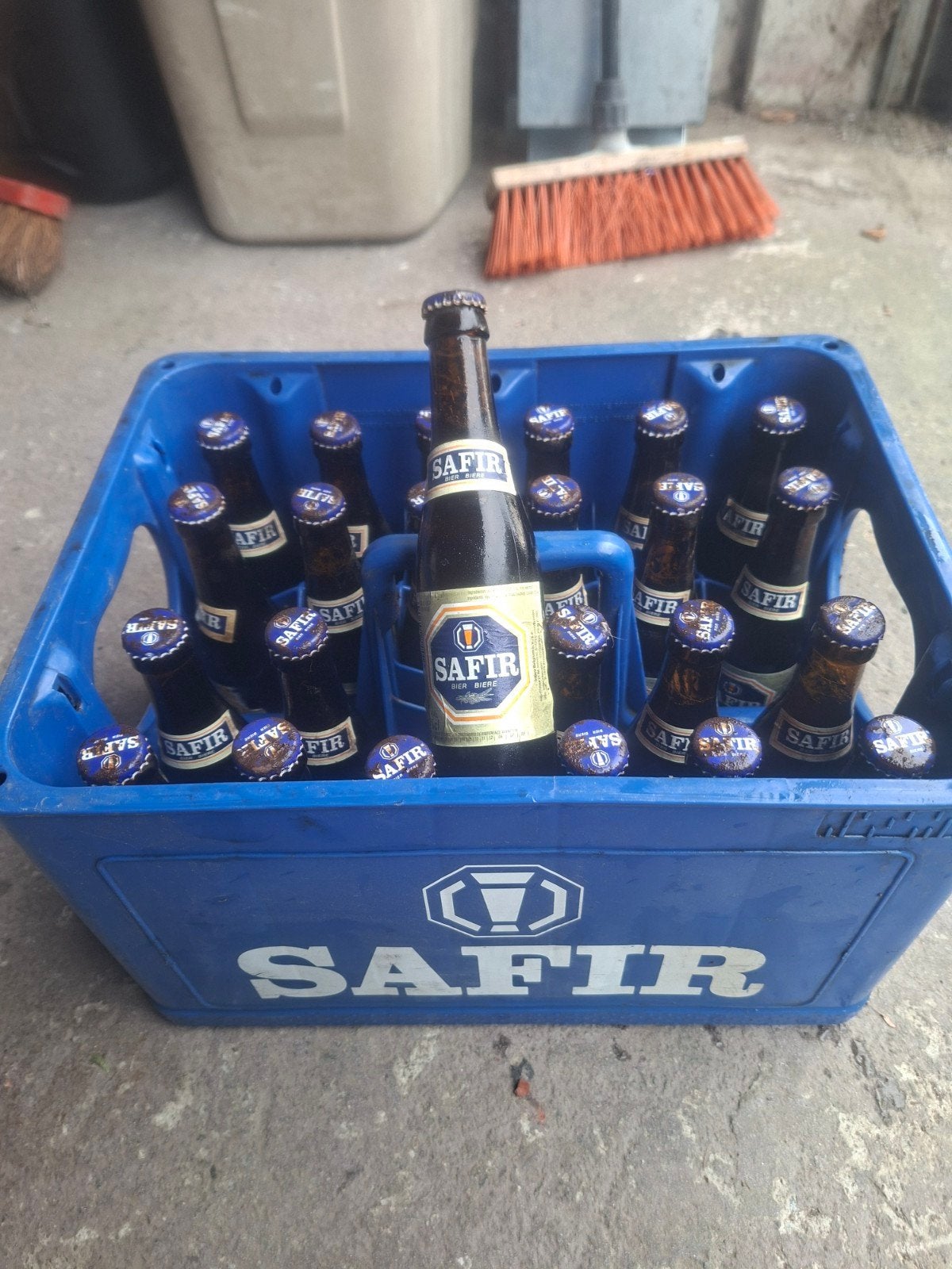 Volle bak safir met volle flesjes 1988, Verzamelen, Ophalen, Flesje(s)