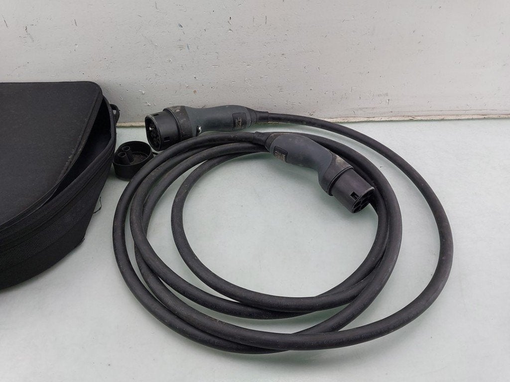 CABLE DE CHARGE Mercedes-Benz Citan (420.6) (|A0005832505|), Mercedes-Benz, Utilisé, Dialog.mb@mercedes-benz.com, Mercedes-Benz AG