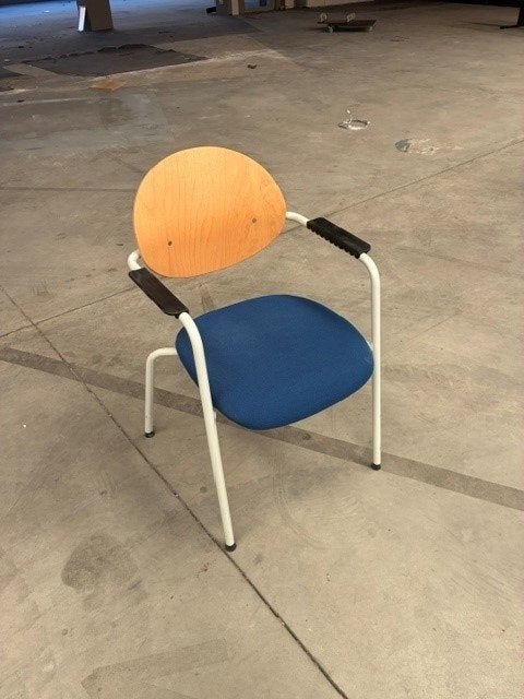 stoel – hout & blauwe stof – met witte armleuningen, Maison & Meubles, Chaises, Enlèvement, Comme neuf, Bleu, Bois