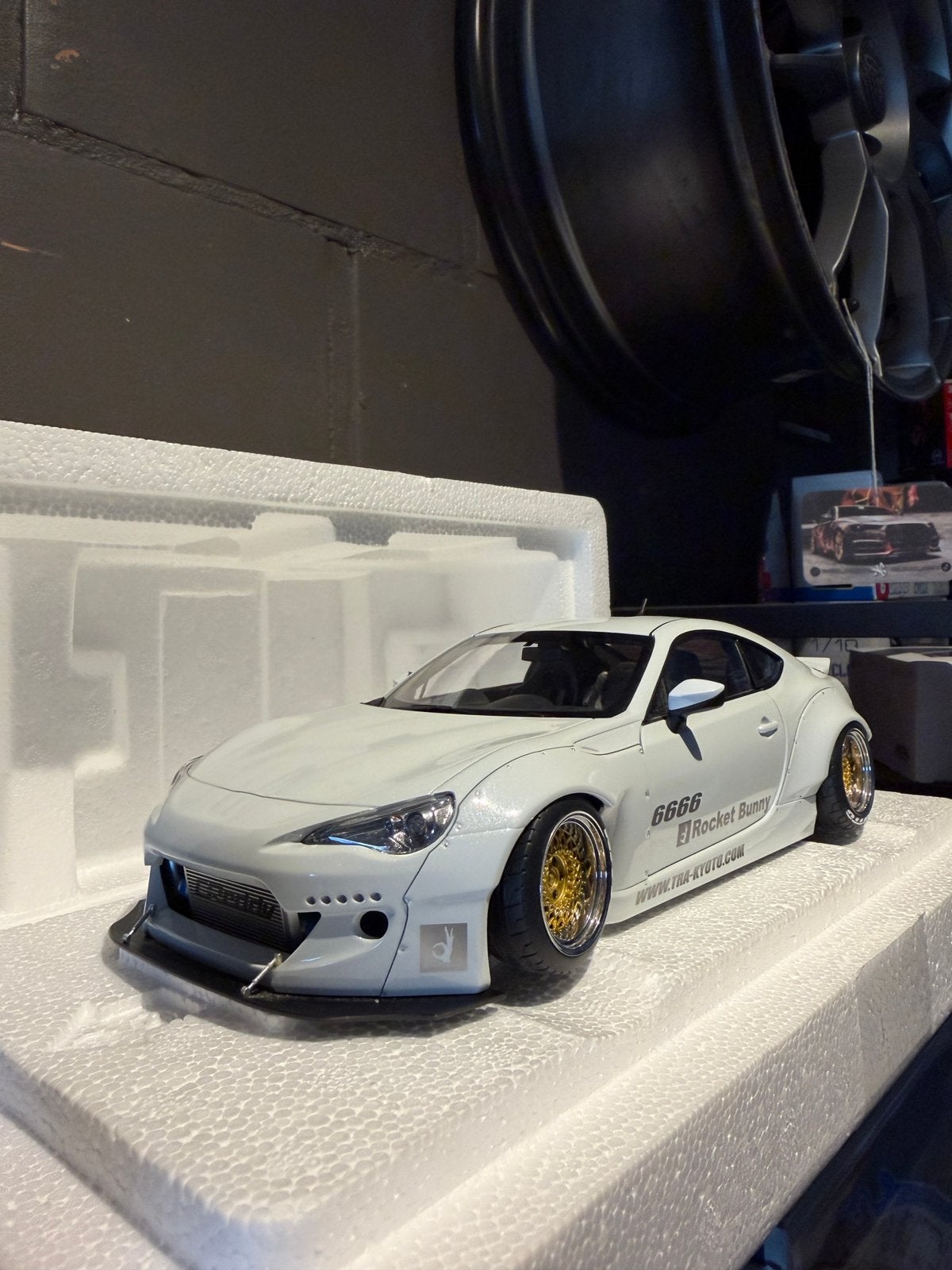 Toyota GT85 Rocket Bunny, Hobby & Loisirs créatifs, Voitures miniatures | 1:18, Enlèvement, Comme neuf, Autoart
