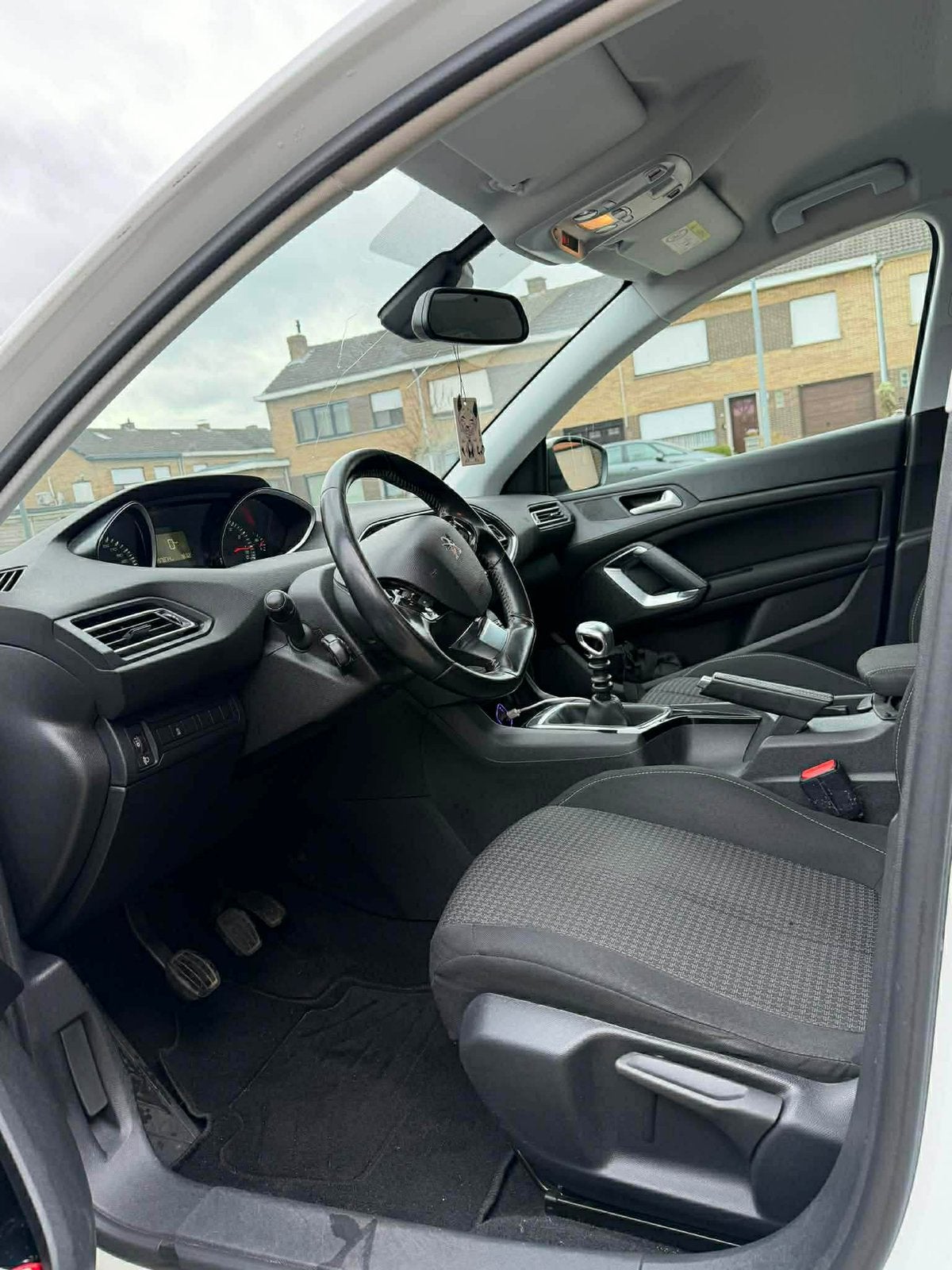Peugeot 308 1.2 benzine 08/12/2019