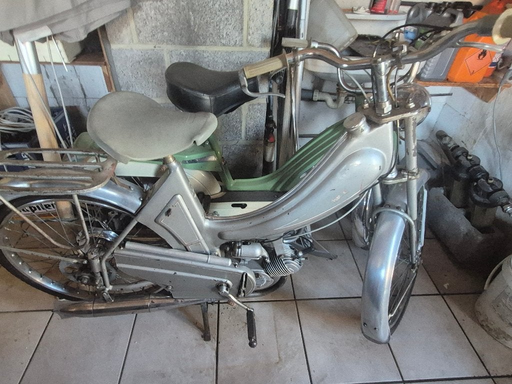 Anciennes mobylettes, Motos, Enlèvement