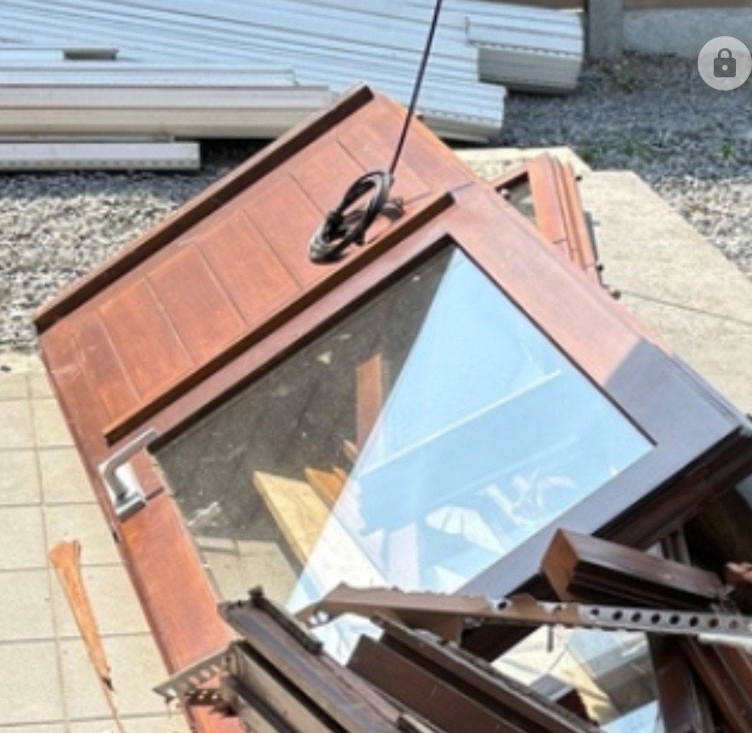 Mooie partij houten deuren en ramen met dubbel glas (Meranti, Bricolage & Construction, Vitres, Châssis & Fenêtres, Enlèvement