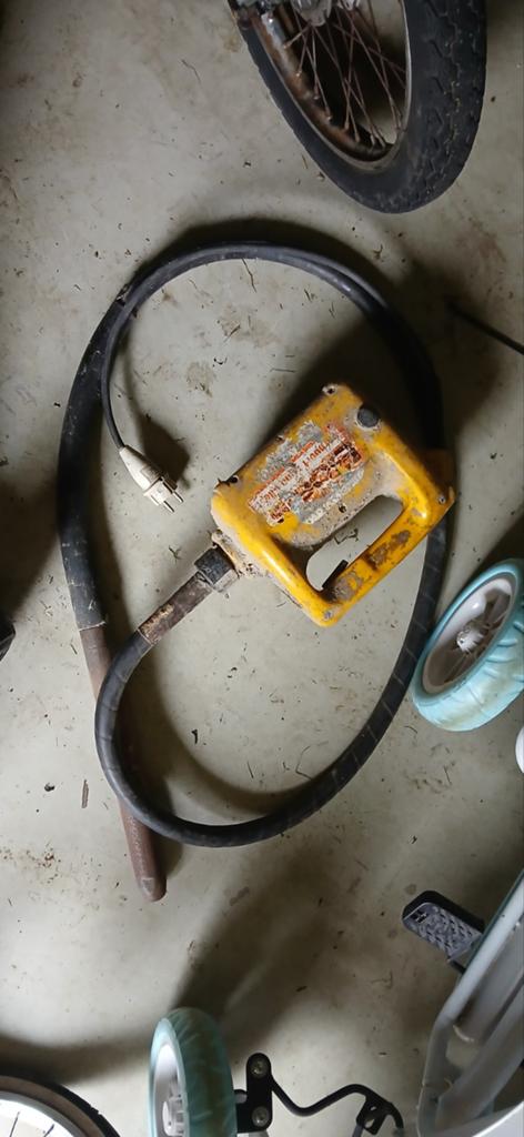 Trilnaald beton, Doe-het-zelf en Bouw, Ophalen, Gebruikt