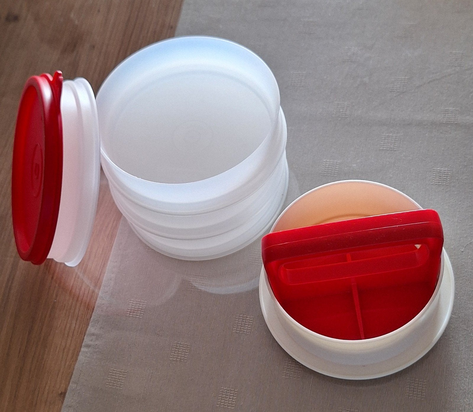 Hamburgerpers van Tupperware, Huis en Inrichting, Ophalen, Rood, Luchtdicht