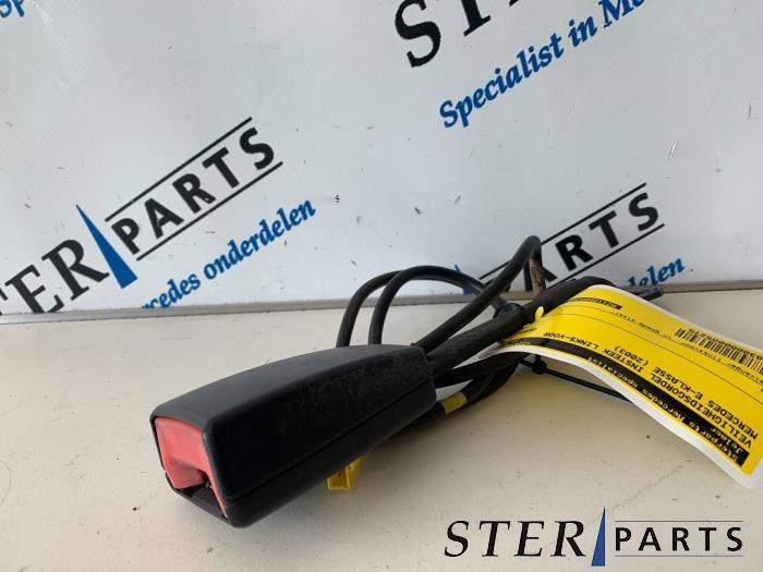 Insertion ceinture de sécurité avant gauche d'un Mercedes, 3 mois de garantie, Utilisé, -, -