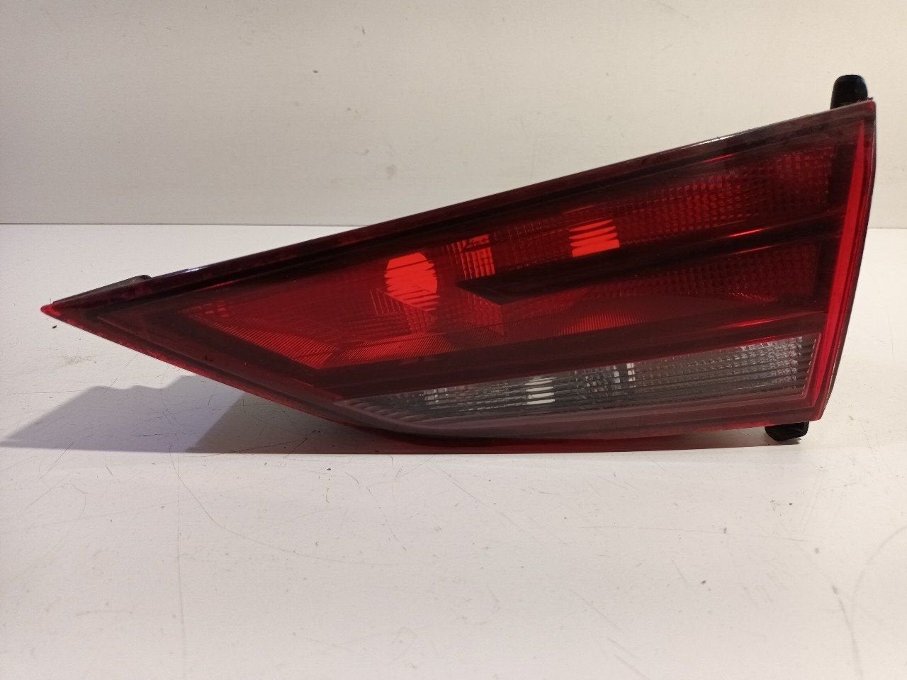 Achterlicht kofferdeksel achterklep rechts Audi A3, Onderdelen@venauto.nl, Van der Ven Autorecycling B.V., Ettenseweg 76, 4706 PB Roosendaal, The Netherlands