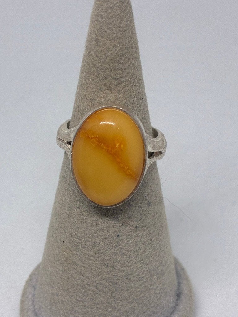 Zilveren ring met natuurlijke amber steen, maat 15, Bijoux, Sacs & Beauté, Gris, Enlèvement ou Envoi, Femme ou Homme, Comme neuf