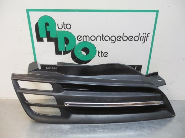 Calandre d'un Nissan Micra (Micra 03-), -, 3 mois de garantie, Utilisé, -