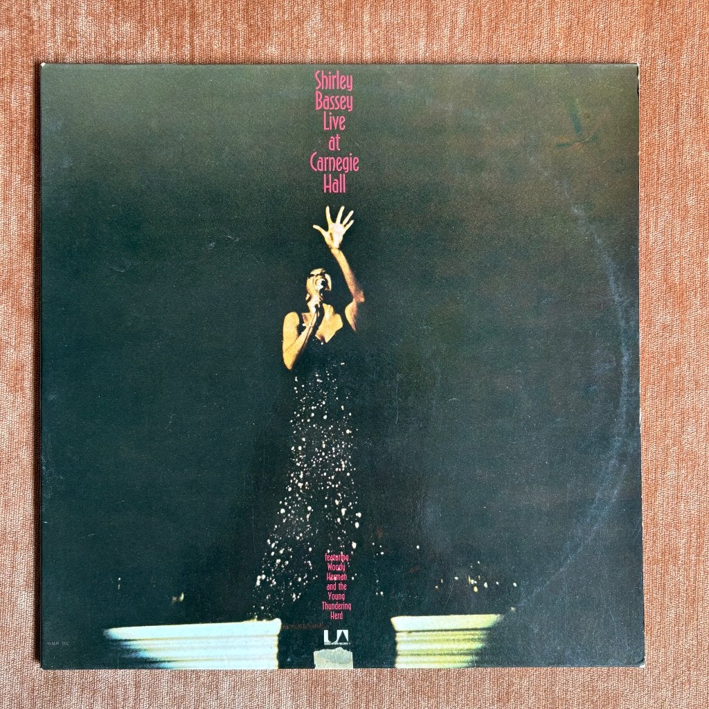 Shirley Bassey, Live at Carnegie Hall, 2 x LP, CD & DVD, Vinyles | Jazz & Blues, Comme neuf, Enlèvement, Jazz, Housse de protection extérieure