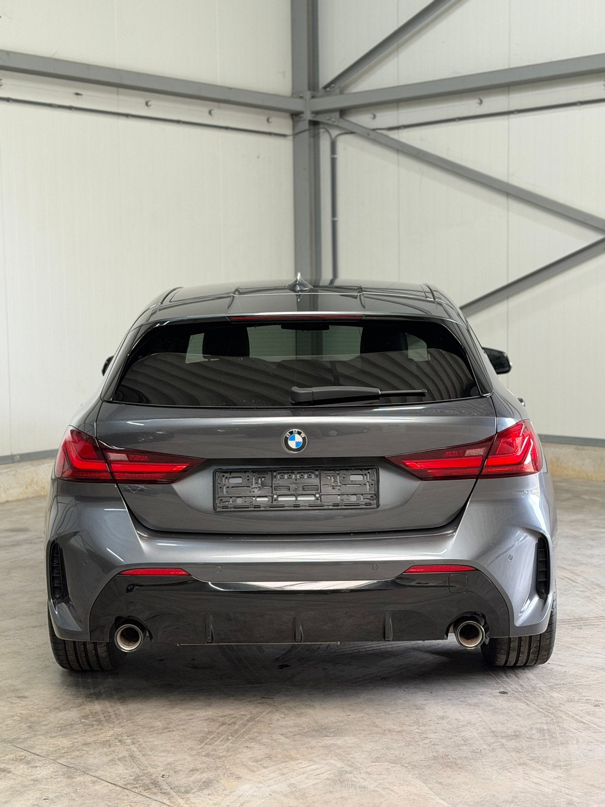 BMW 118d M-Sport | Automaat | 2021 |     (Overname mogelijk), Auto's, BMW, Automaat, 1 Reeks, Alcantara, Zwart