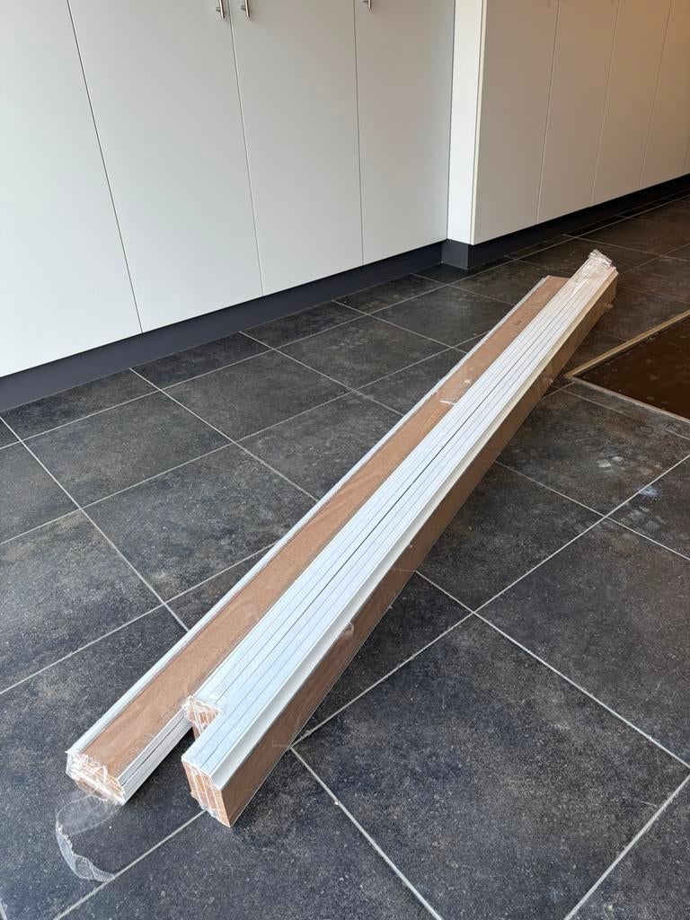 Plinthes prépient NOUVELLE 2,40 m 18 x 119mm, Bricolage & Construction, 200 à 250 cm, Enlèvement, Plinthes, Neuf