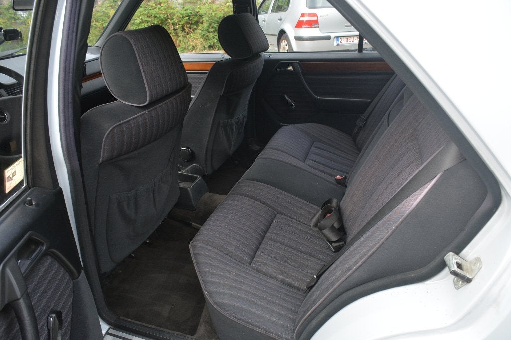 Mercedes 200D uit 1993, foto 12