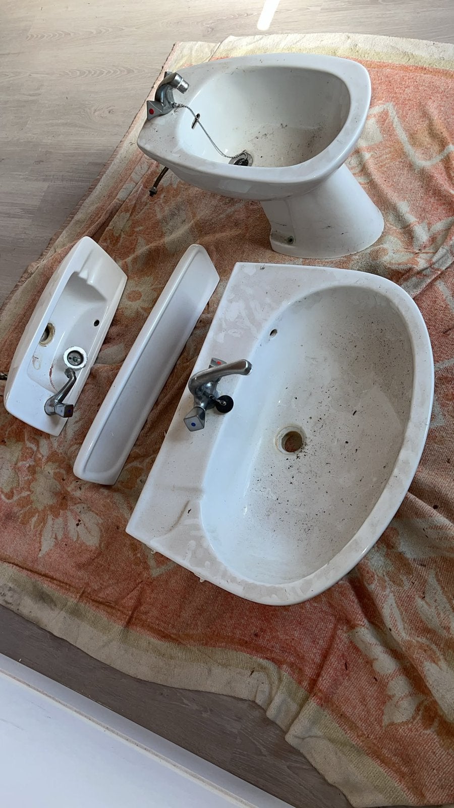 Gratis lavabo’s / wastafels + bidet, Ophalen, Gebruikt, Wasbak of Wastafel