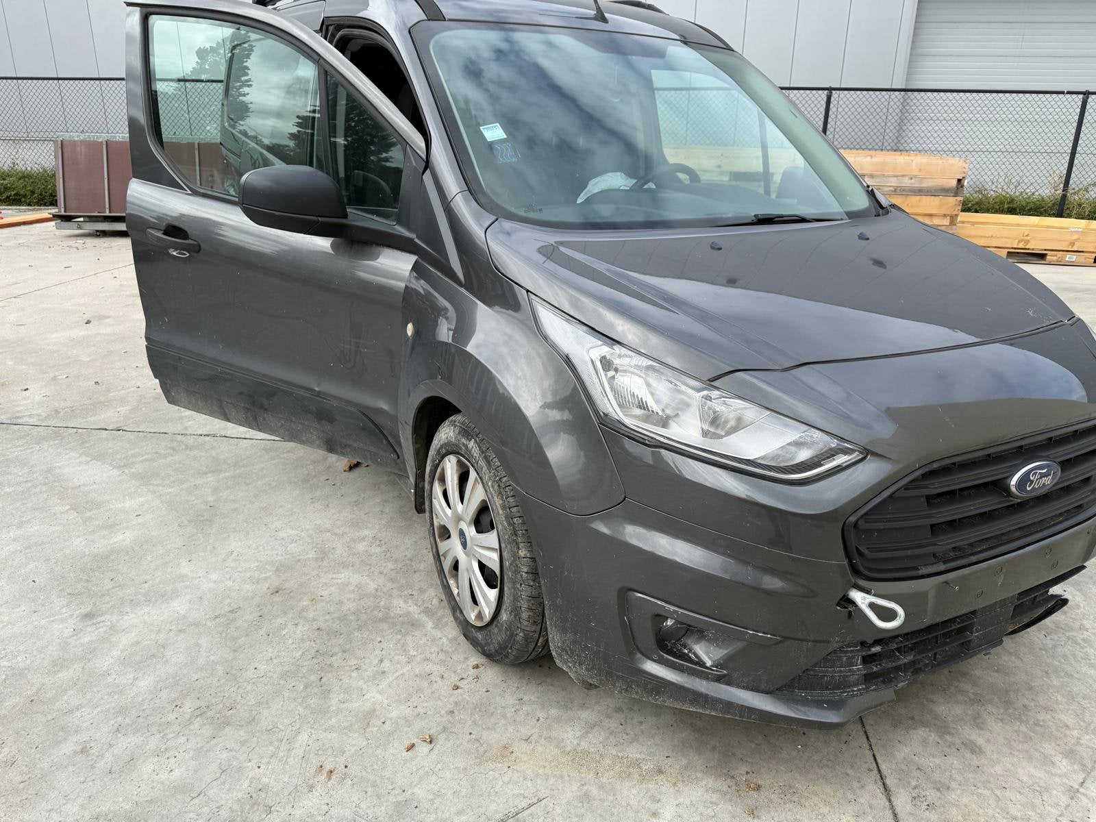 Ford transit connect bj2019 1000cc benzine accident, Auto's, Bestelwagens en Lichte vracht, Particulier, Ford, Te koop, Benzine