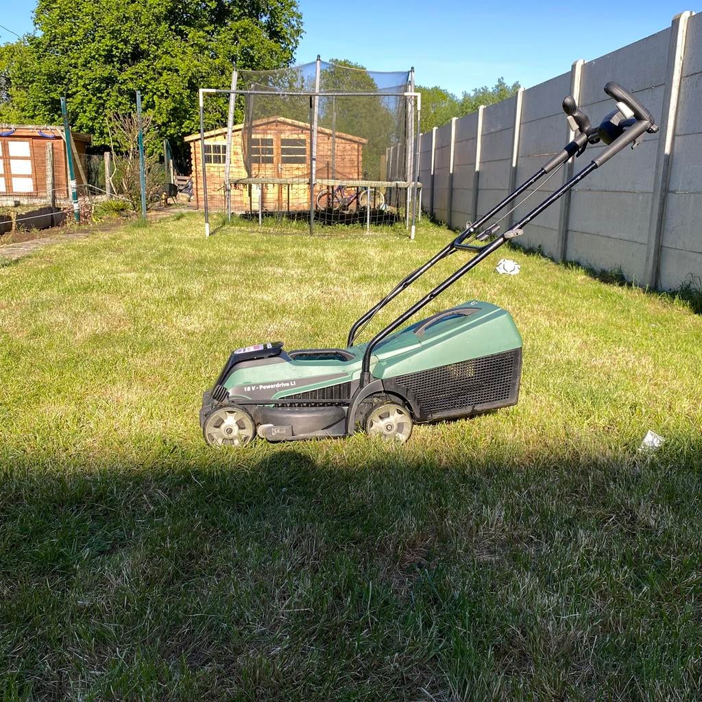 Tondeuse sur batterie 18volt 4 ah , prix négociable., Jardin & Terrasse, Tondeuses à gazon sur batterie, Démarrage électrique