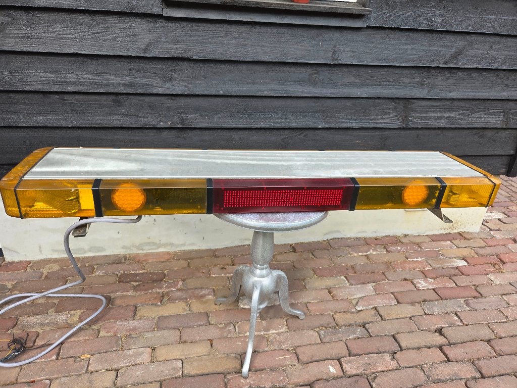 Whelen Freedom led flitsbalk met amber lenzen. Lang 1.35 m, Ophalen