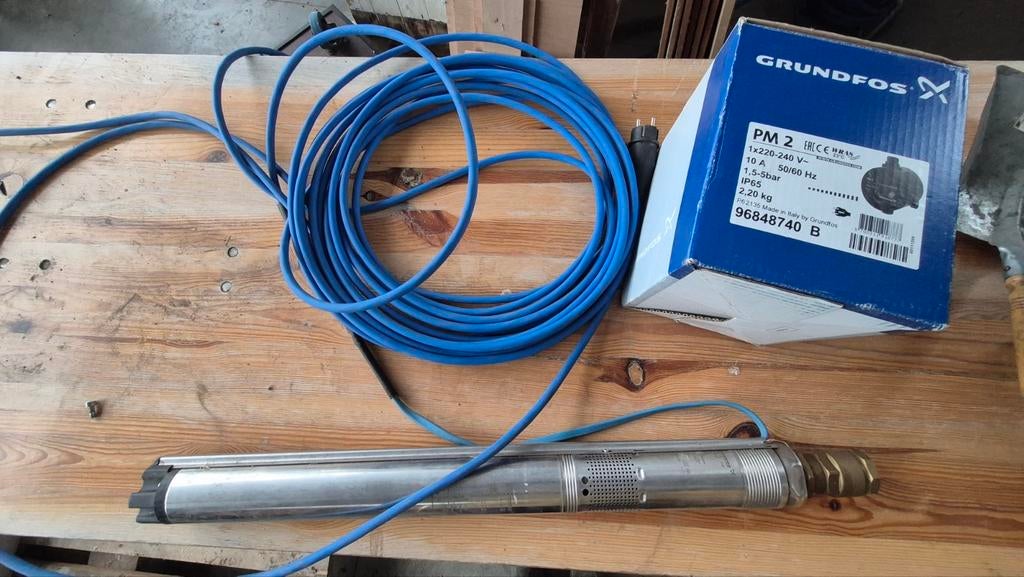 Pompe de puits + régulateur GRUNDFOS SQ 2-55 + GRUNDFOS PM2, Jardin & Terrasse, Pompes à eau, Pompe de forage, Enlèvement
