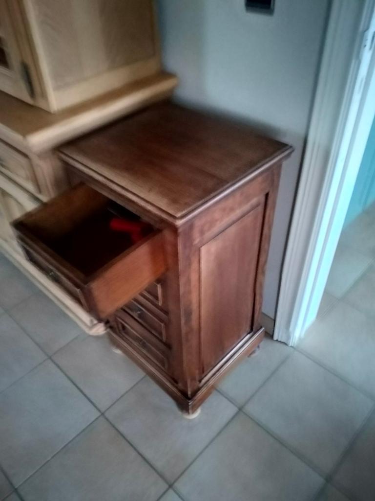 Massief houten kastje lees beschrijving, Ophalen
