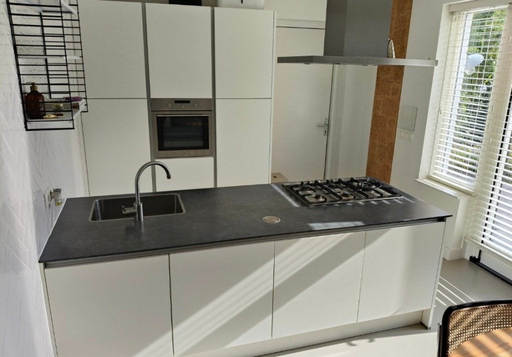 ✨BRUYNZEEL STRAKKE GREEPLOOS KEUKEN MET KOOKEILAND, Wit, Dubbelwandige keuken, Ophalen of Verzenden, Zo goed als nieuw