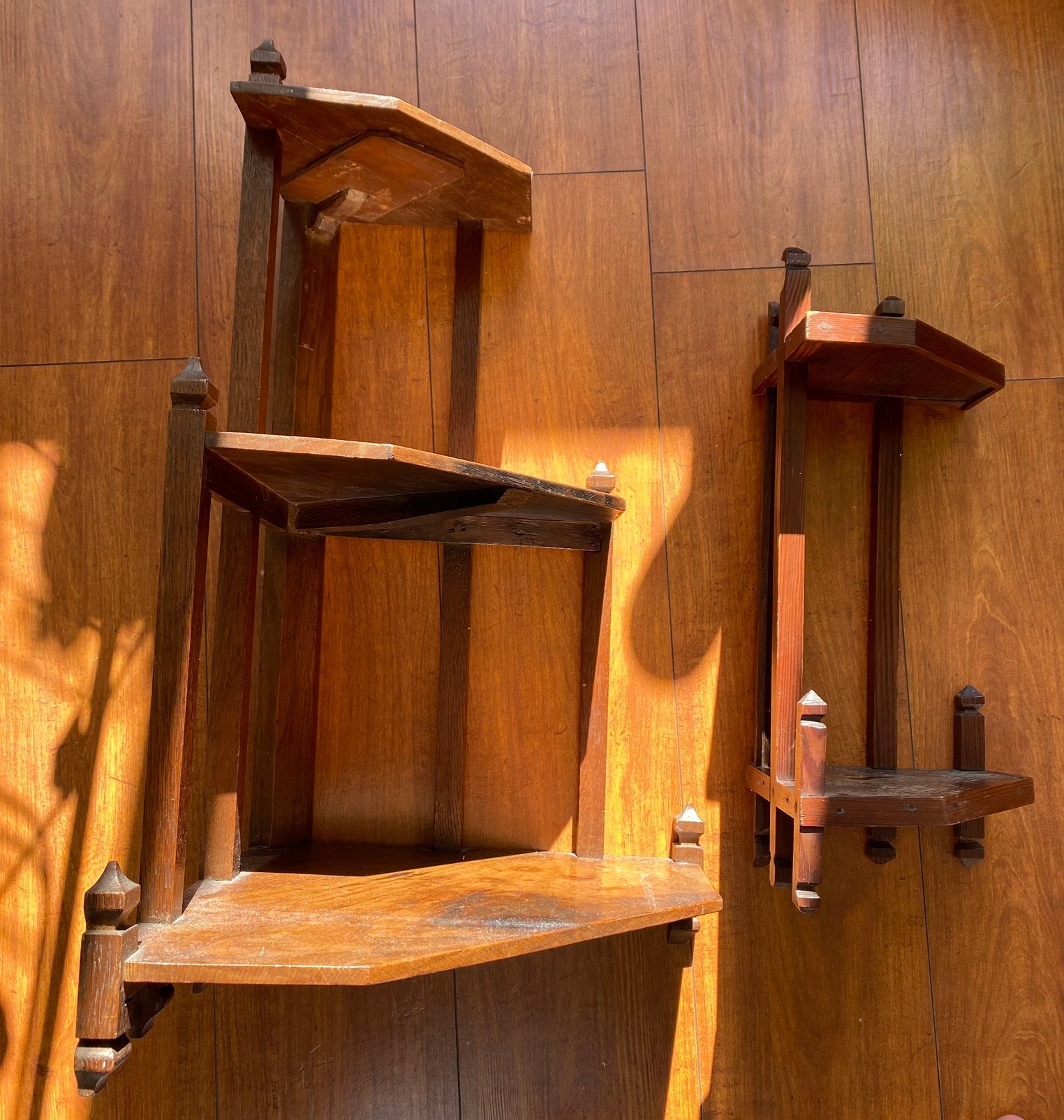Deux étagères d'angle - consoles religieuse, Enlèvement ou Envoi, Étagère