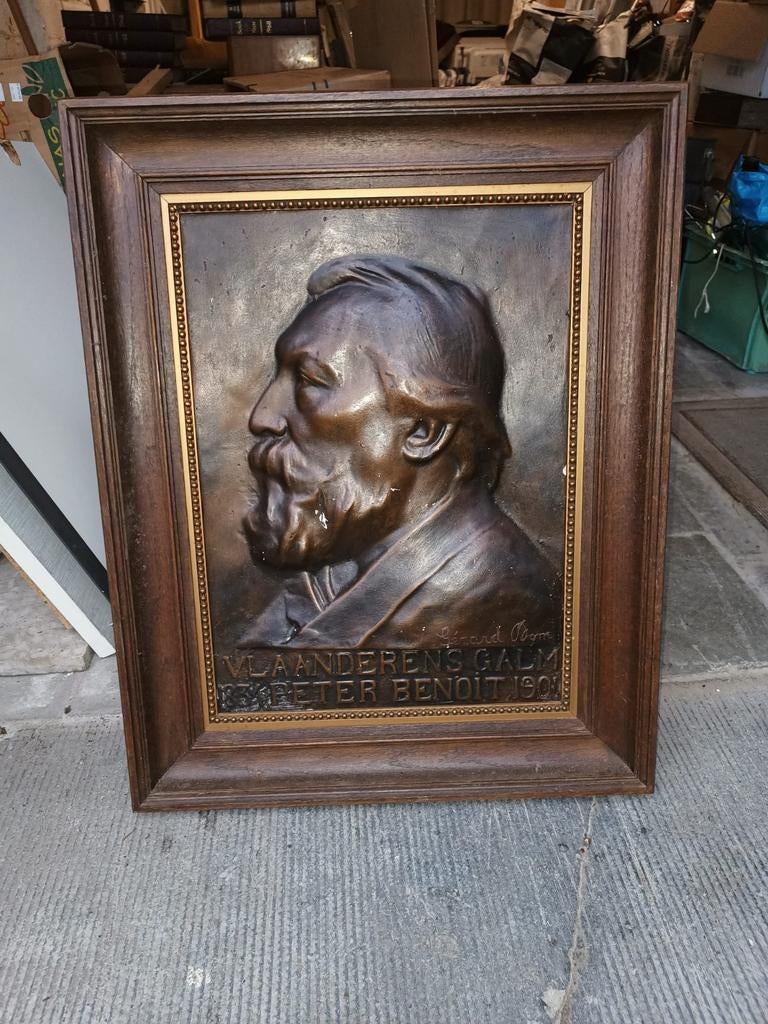Image en relief en plâtre, Enlèvement