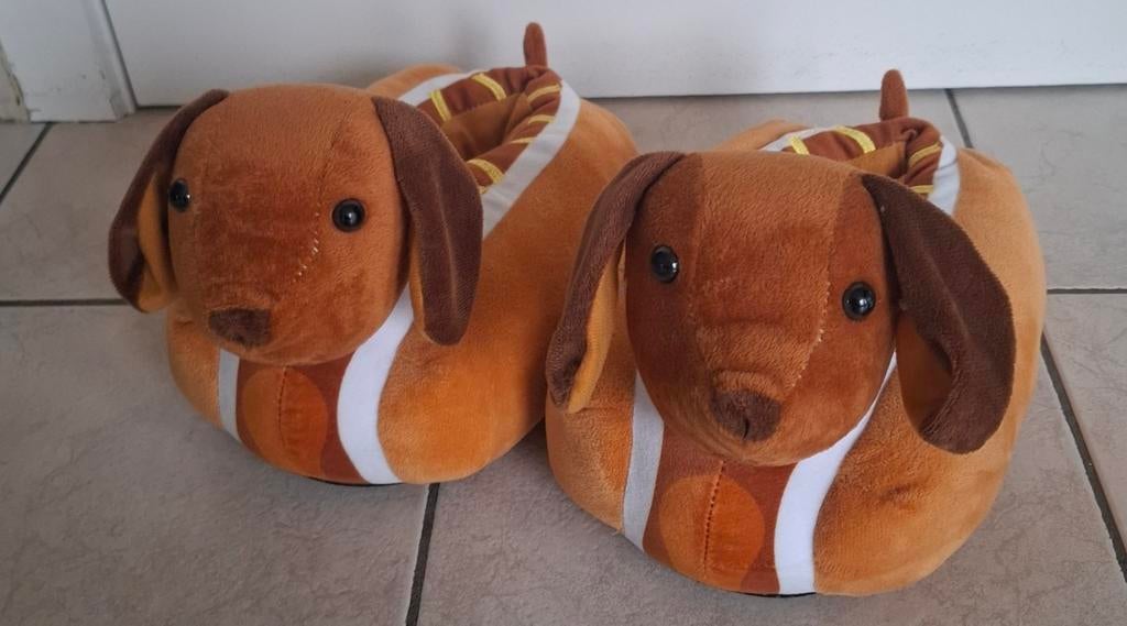 Toffe hotdog pantoffels maat 38-39, Ophalen of Verzenden, Zo goed als nieuw, Overige typen