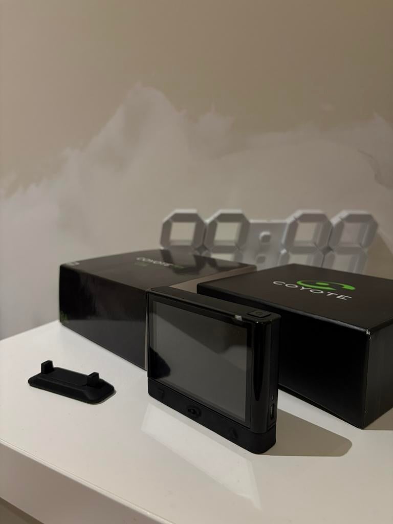 Coyote mini avec boîte incluse, Autos : Divers, Navigation de voiture, Enlèvement, Comme neuf