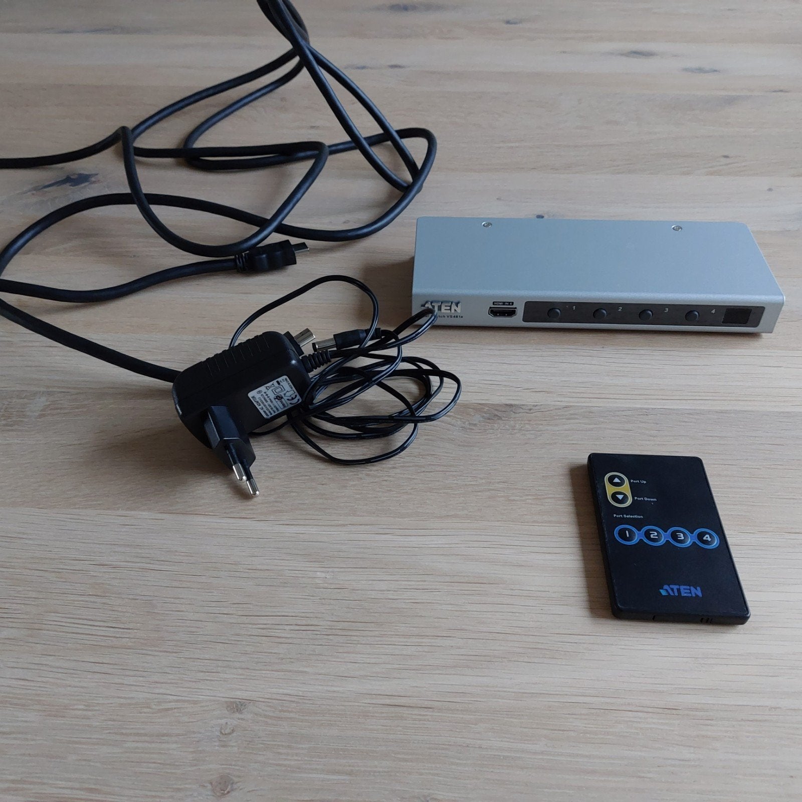 COMMUTATEUR HDMI ATEN - VS481B, Enlèvement, Comme neuf