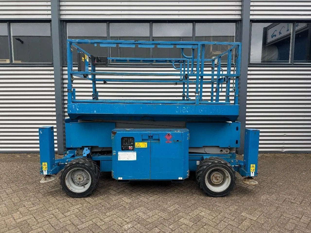 Genie GS3369RT Hoogwerker Schaarhoogwerker Ruwterrein, Articles professionnels, Machines & Construction | Ascenseurs, Échafaudages & Échelles