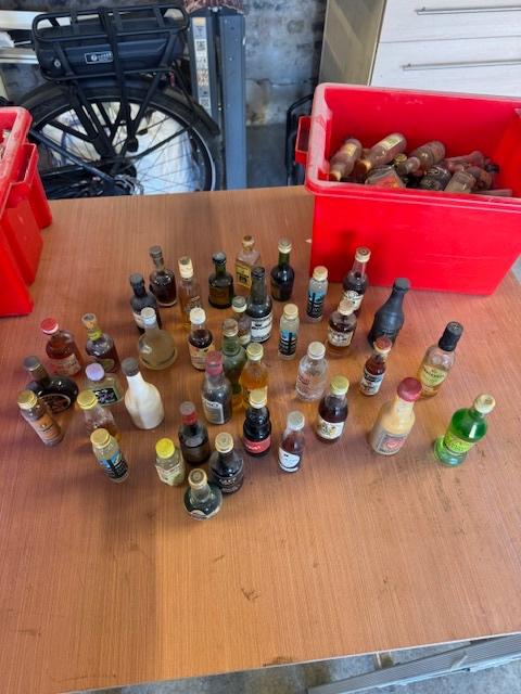 lot kleine alcohol flesjes, Verzamelen, Wijnen, Ophalen, Nieuw, Overige gebieden, Overige typen