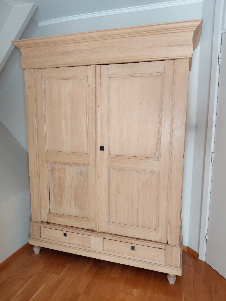 Antieke kleerkast, Ophalen