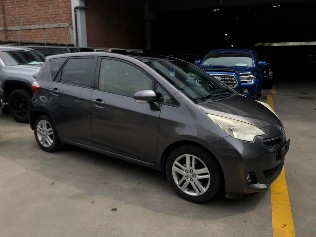 Toyota verso s 1,3 essence 2013 € 5, Autos, Toyota, Achat, Entreprise, Verso-S, 5 portes