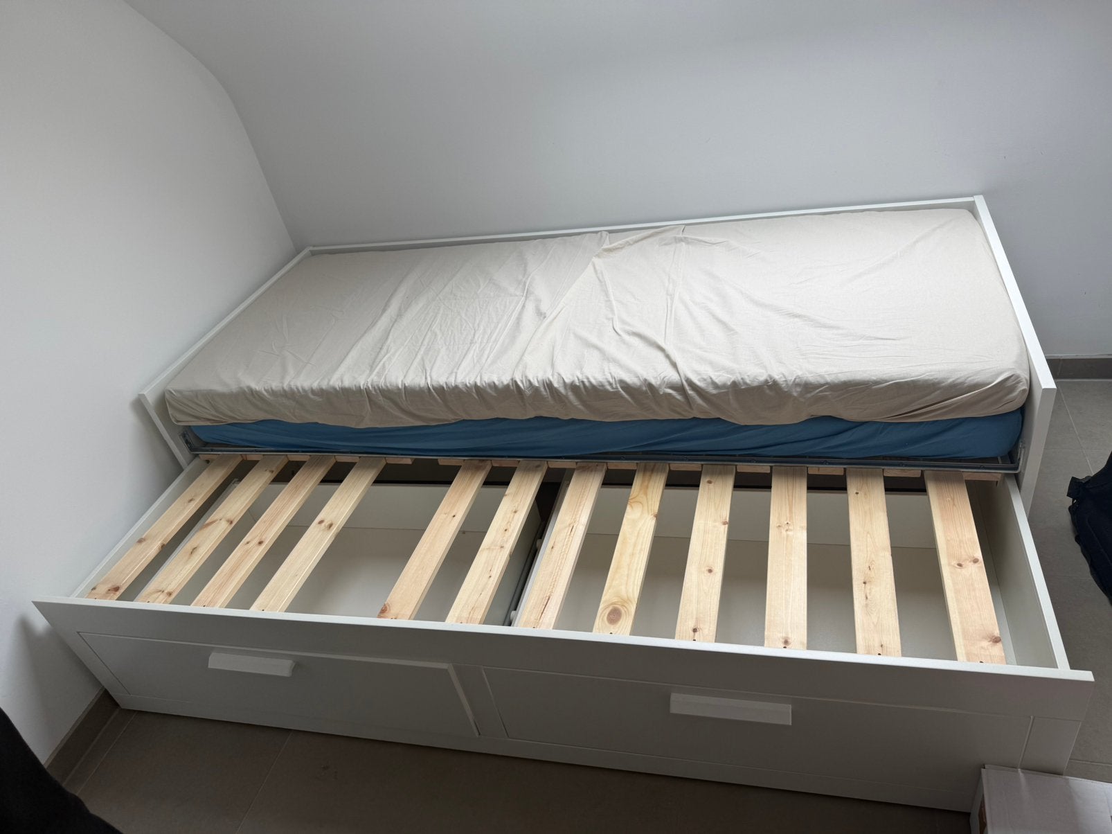 Bedbank met 2 lades, Ophalen, Zo goed als nieuw