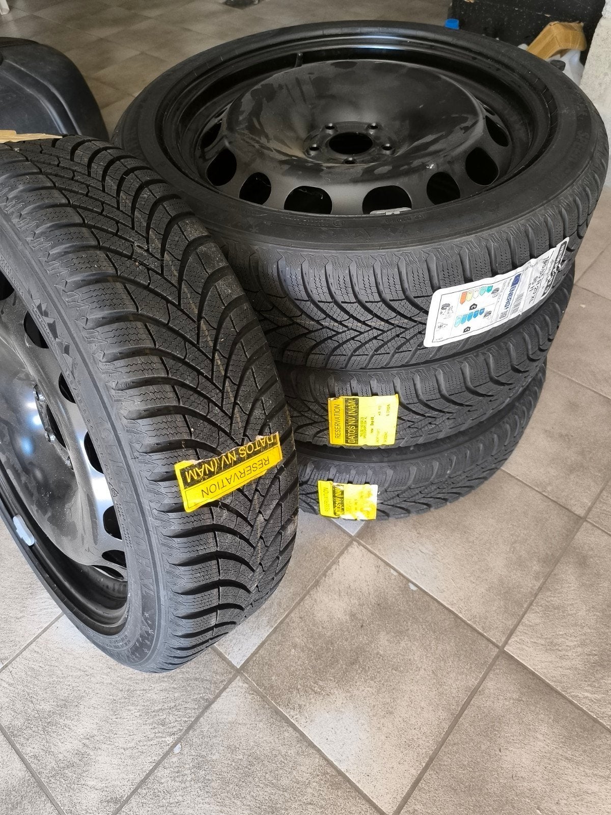 pneu hiver avec jantes en tôle noir, Autos : Pièces & Accessoires, Pneus & Jantes, Neuf, Pneus et Jantes, Pneus hiver, Véhicule de tourisme