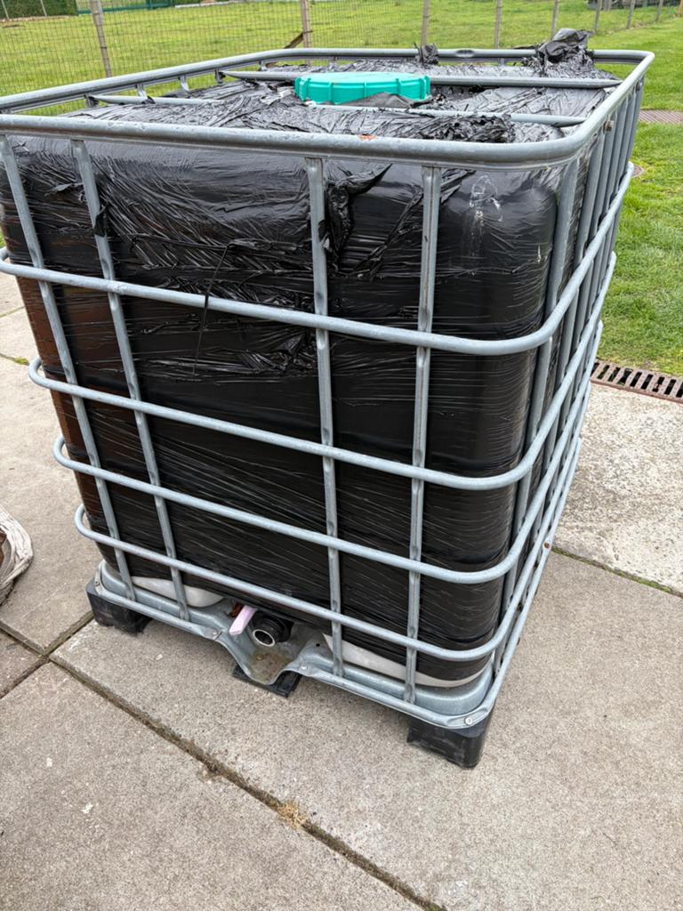 1000l IBC vat op kunststof pallet, met kraan, Ophalen, Kunststof, Gebruikt, Met kraantje